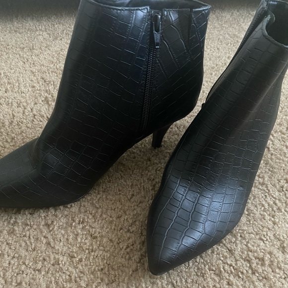 COMFORT - BLACK HEEL BOOTS - Picture 1 of 5